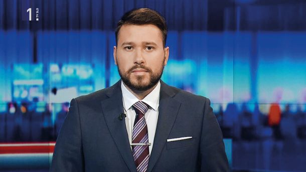 Nejc Krevs, vodja TV Dnevnika s strani SDS nasilno prevzete javne RTV Slovenija.