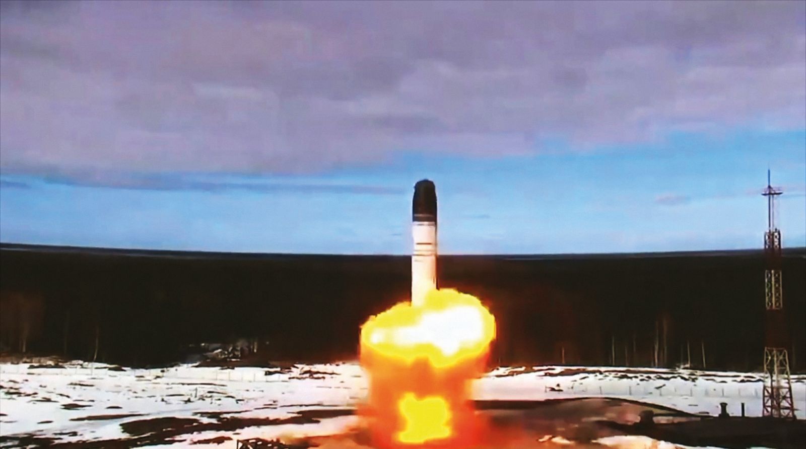 Sarmat: Nova ruska raketa dolgega dosega, ki naj bi se lahko izognila vsem protiraketnim ščitom