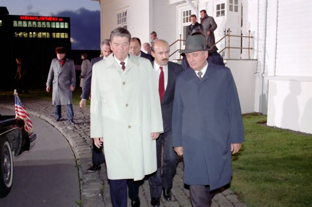 Mihail Gorbačov in Ronald Reagan v Reykjaviku leta 1986