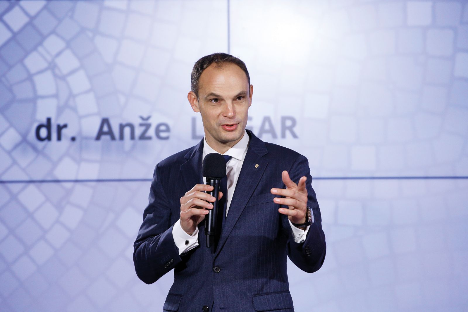 Neodvisni kandidat za predsednika Slovenije Anže Logar, dolgoletni član stranke SDS in predsednik sveta te stranke.