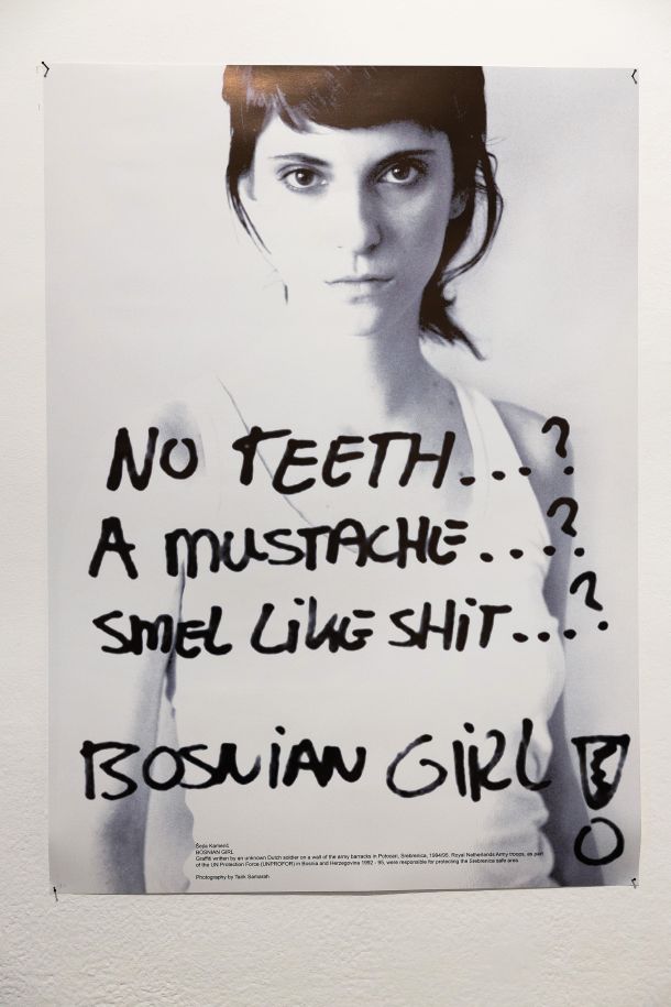 V Galeriji Škuc je na ogled tudi znano delo Šejle Kamerić Bosnian Girl, ki temelji na rasističnem in seksističnem grafitu neznanega nizozemskega vojaka v Srebrenici. 
