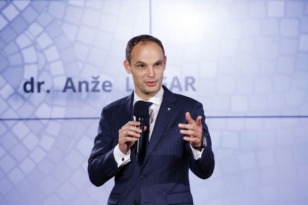 Neodvisni kandidat za predsednika Slovenije Anže Logar, dolgoletni član stranke SDS in predsednik sveta te stranke. 