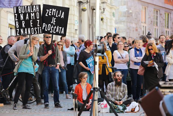 Eden izmed (ne)uspešnih Shodov za znanost