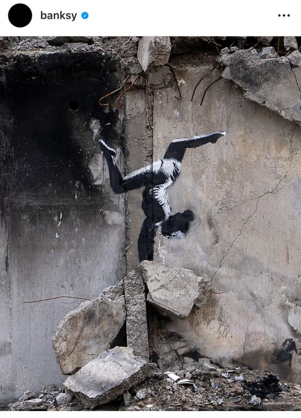 Banksyjeva umetnina na ukrajinskih ruševinah
