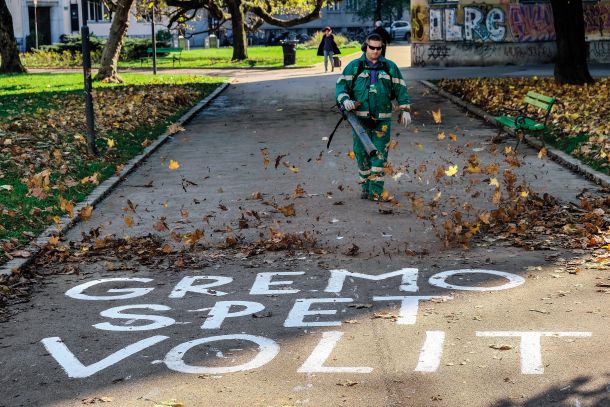Poziv na volitve na ljubljanski ulici      