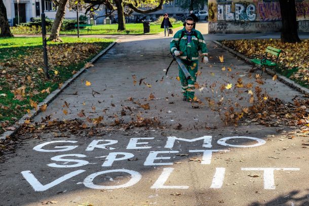 Poziv na volitve na ljubljanski ulici      