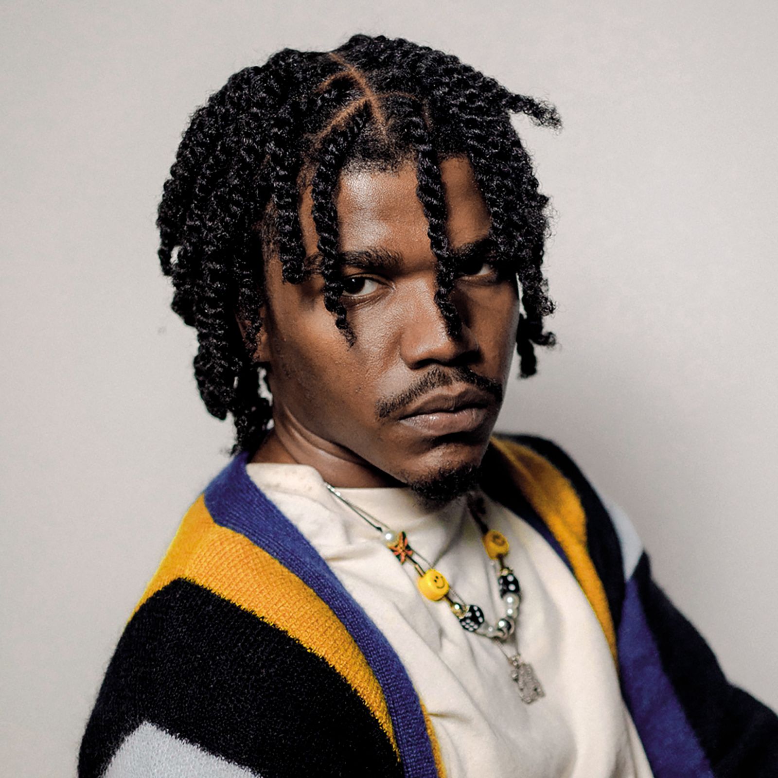 Čeprav se pri vsaki novi Sminovi izdaji zdi, da je avtor edinstveni slog melodičnega rapanja že izpilil do perfekcije, mu je na plošči Luv 4 Rent uspelo preseči samega sebe.