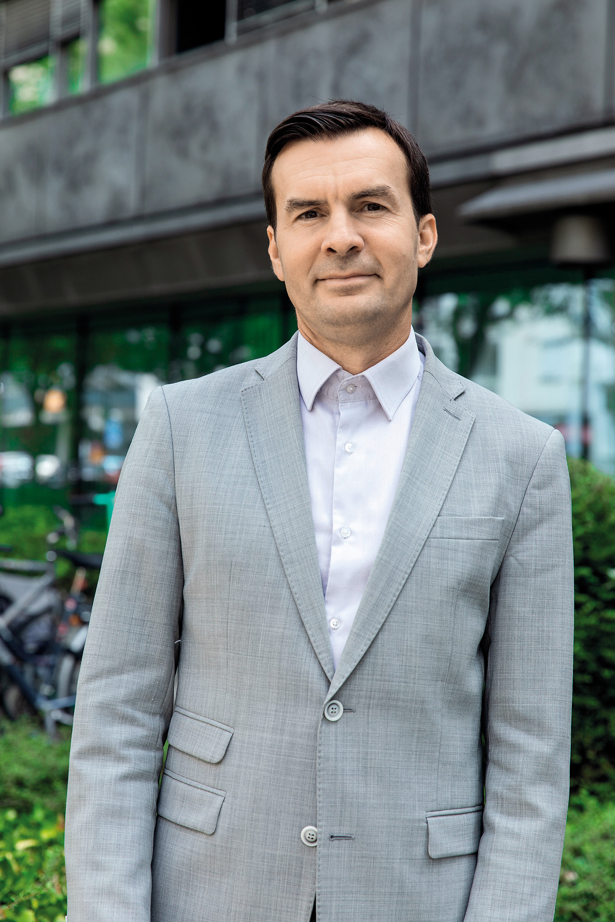 Slabi menedžer: med sicer kratkim mandatom direktorja TV Slovenija Uroša Urbanije gledanost in prihodki od oglasov skokovito padajo