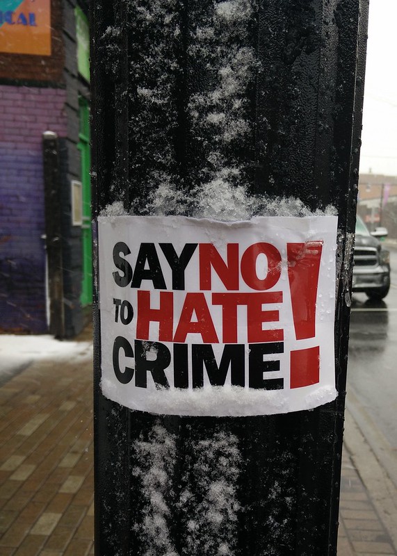 V ZDA (in marsikje drugje na Zahodu) je tako imenovani hate crime (že kriminaliziran 