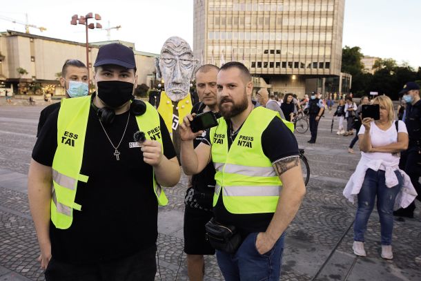 Urban Purgar je skupaj s somišljeniki prišel na kolesarski protest in se predstavljal za novinarja. Ministrstvo za kulturo še vedno trdi, da njegovo društvo deluje v javnem interesu.© Borut Krajnc