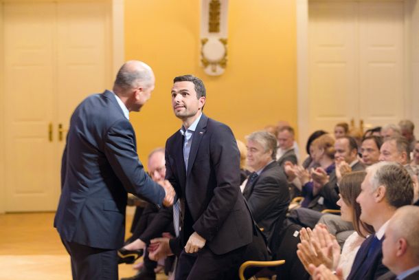 Predsednik SDS Janez Janša in predsednik NSi Matej Tonin v boljših časih, ko sta še sodelovala v vladi