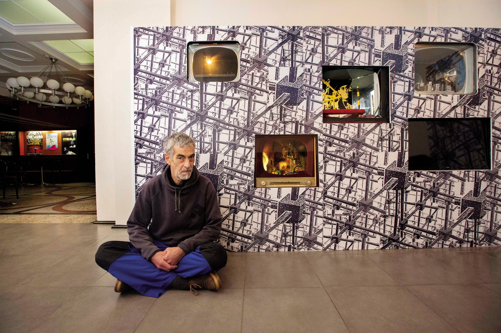 Marko A. Kovačič: Preživelo mesto, videoinstalacija; Izgubljeni horizont: Prikaz opusa, Slovenska kinoteka, LJ | Borut Krajnc
