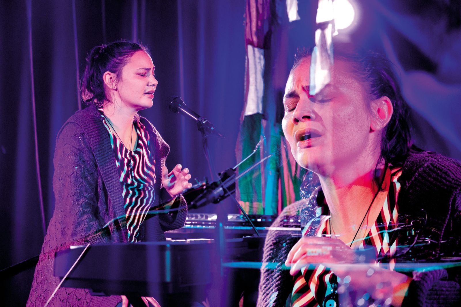 Sara Korošec: Muzikačaka, one-woman-looper band; Miti in Meduze, cikel dogodkov Mesta žensk, Klub Gromka, LJ | Nada Žgank