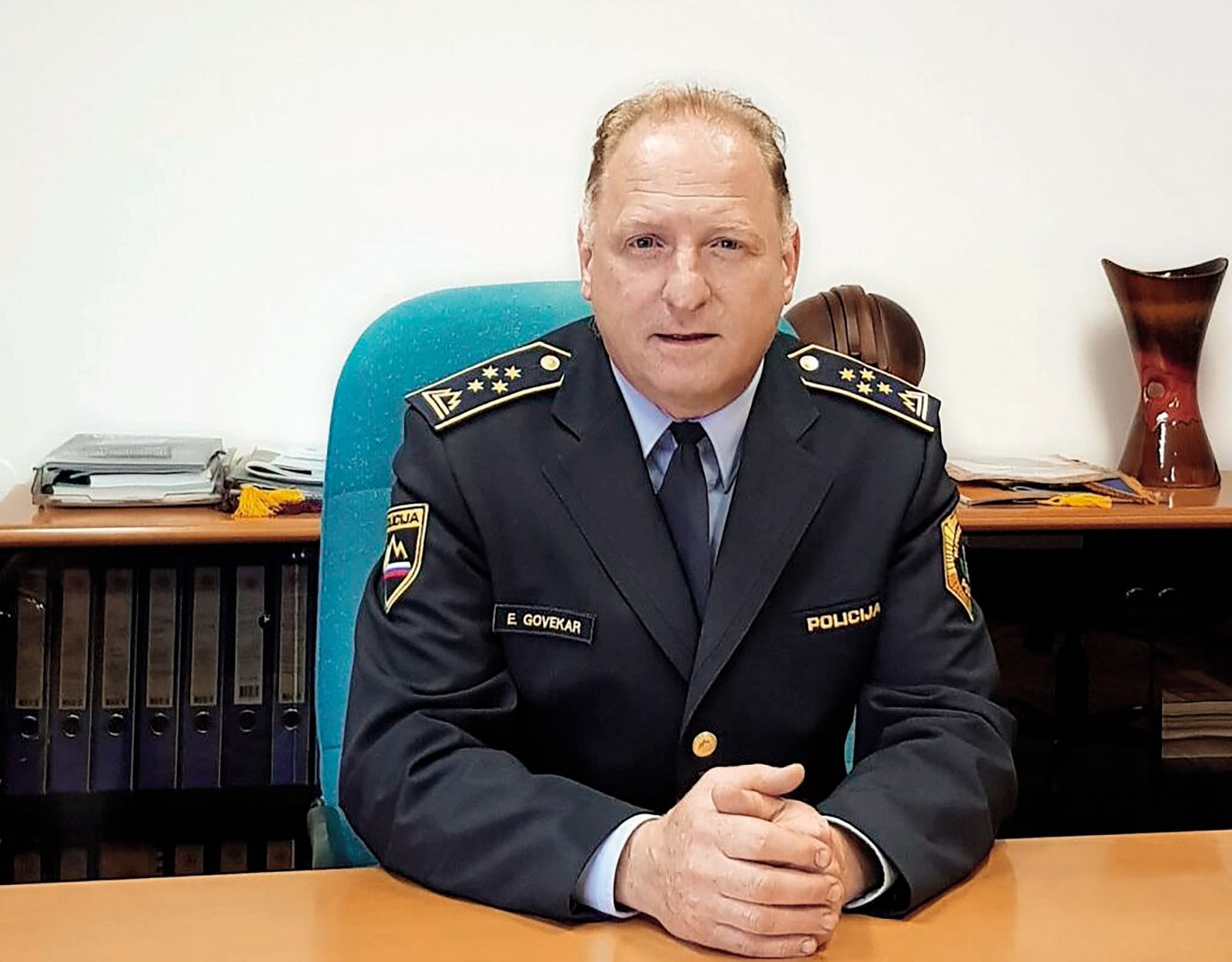 O Evgenu Govekarju, direktorju policijske uprave Nova Gorica, je Golob dejal: »Čim prej je treba nekaj narediti tudi s tistim tam dol, ki je direktor na mojem koncu.« Domnevno je pri tem šlo le za iskren pogovor.