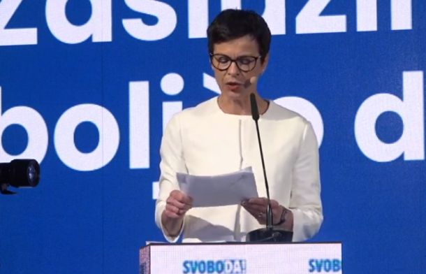 Marta Kos bo kandidirala s podporo Gibanja Svoboda, saj pravi, da bi se ji zdelo nedostojno, da bi kot podpredsednica stranke zbirala glasove volivcev in na prvi pogled nastopala kot neodvisna kandidatka.