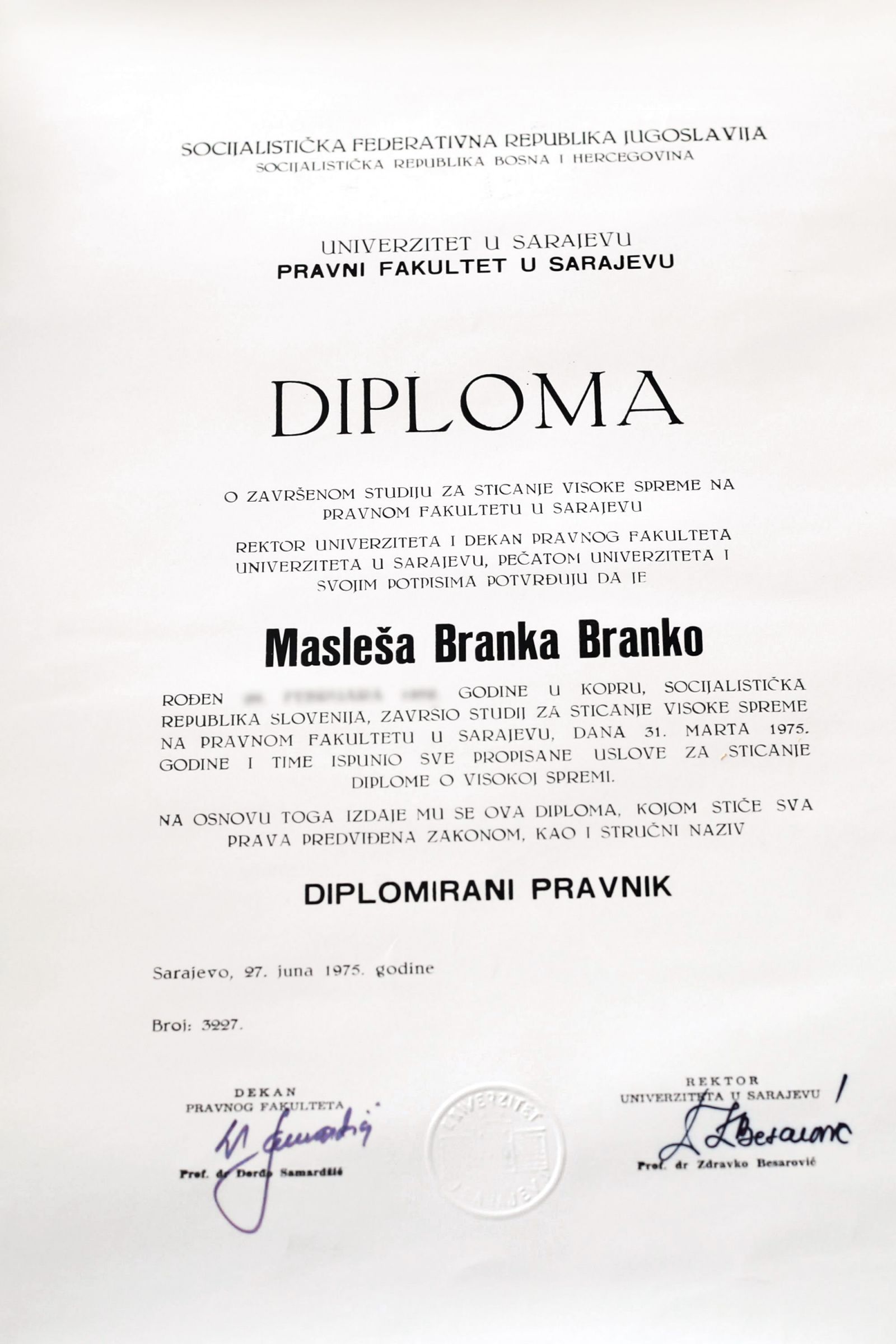 Sarajevska diploma Branka Masleše. Najprej so trdili, da Masleša nima pravosodnega izpita, potem, da nima diplome ali pa da je ta brez žiga, zdaj govorijo o »forenzični preiskavi«.