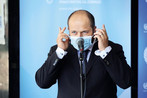 Minister za zdravje Janez Poklukar o spremembah in plačah molči 