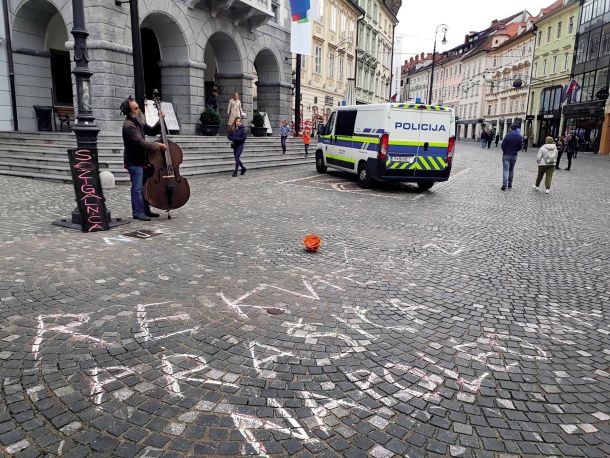 Napis, ki je zmotil pretirano občutljivega varuha reda in postave 