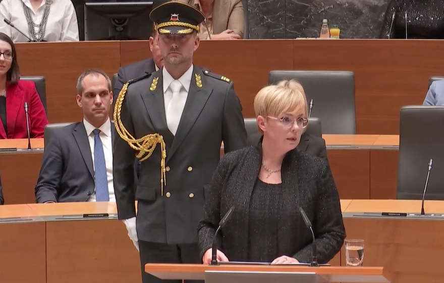 Nataša Pirc Musar med prisego v Državnem zboru (DZ)