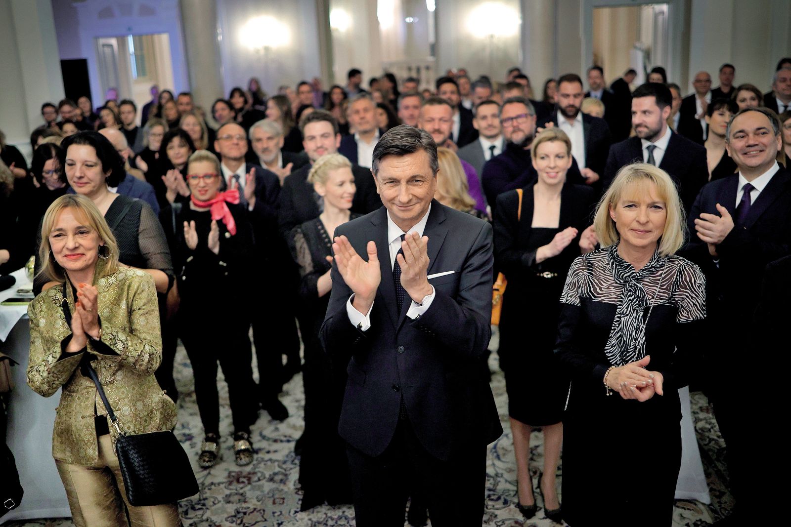 Borut Pahor, vesel in sproščen na poslovilnem sprejemu za ustvarjalce in ustvarjalke medijev