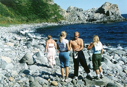 Ruski predsednik Vladimir Putin z družino leta 2002. Na fotografiji je tudi 