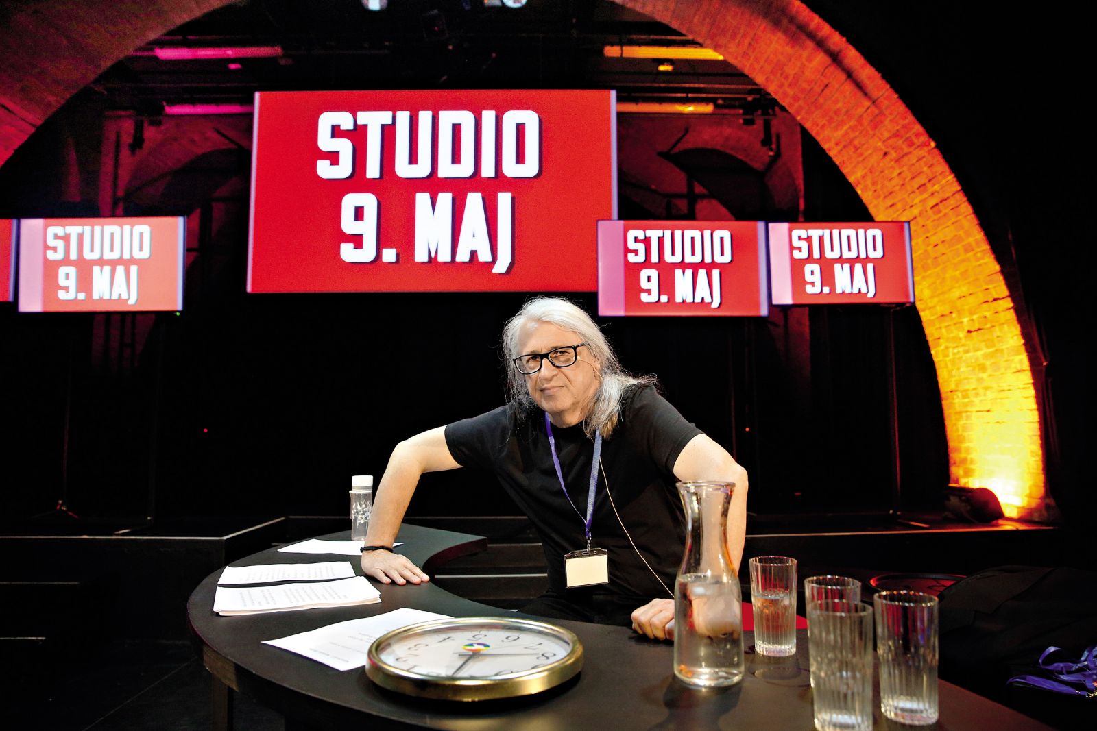 Politično ukinjeni Studio city je na dan zmage oddajal iz Mladinskega.