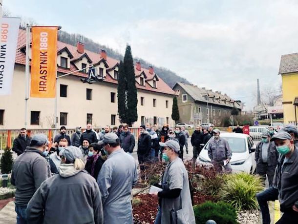 Tudi v Steklarni Hrastnik je prejšnji teden 50 delavcev dalo odpoved zaradi »nemogočih delovnih razmer«