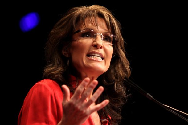 Sarah Palin Palin NYT toži zaradi komentarja, ki jo je povezal s strelskim napadom v Arizoni leta 2011, v katerem je bila ranjena demokratska kongresnica Gabby Giffords.