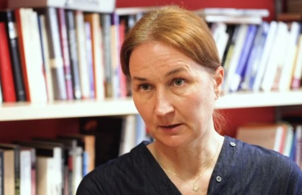 prof. dr. Alenka Švab s Fakultete za družbene vede Univerze v Ljubljani, ki dodaja, da partnerska zveza navadno traja, dokler prinaša zadovoljstvo obema partnerjema.