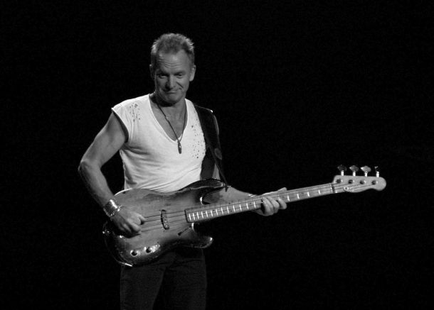 Britanski glasbenik Sting je katalog svojih pesmi, med katerimi so samostojna dela ter uspešnice s skupino The Police, kot je Roxanne, prodal skupini Universal Music,