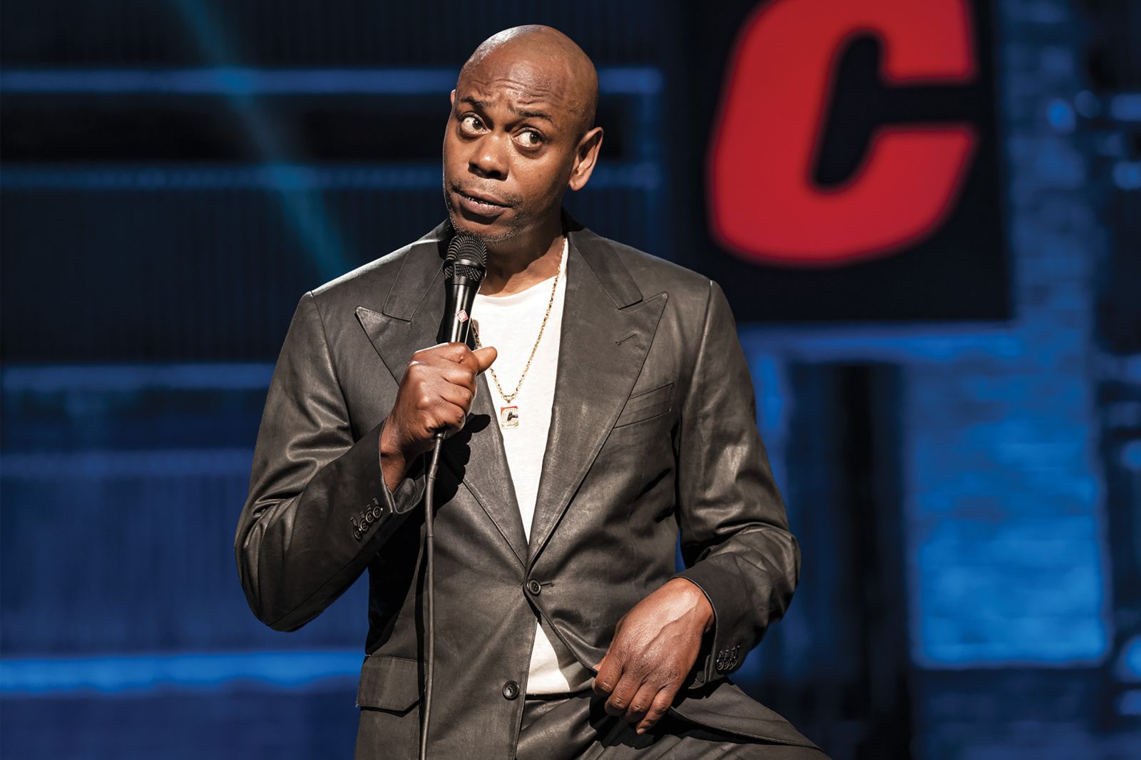 Dave Chappelle kritikom njegovih kontroverznih vicev o transspolnih osebah odgovarja s še bolj kontroverznimi vici.