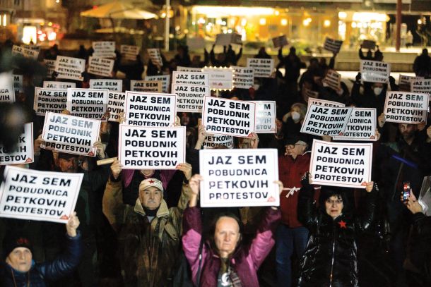 Množični pobudniki petkovih protestov namesto kaznovanega Jaše Jenulla