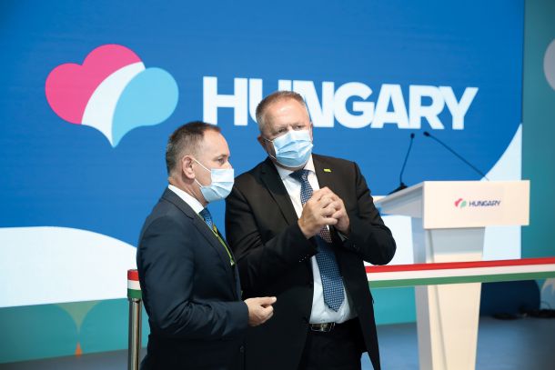Minister Zdravko Počivalšek na lanskem sejmu obrti in podjetništva MOS, kjer je partnersko sodelovala Madžarska. 