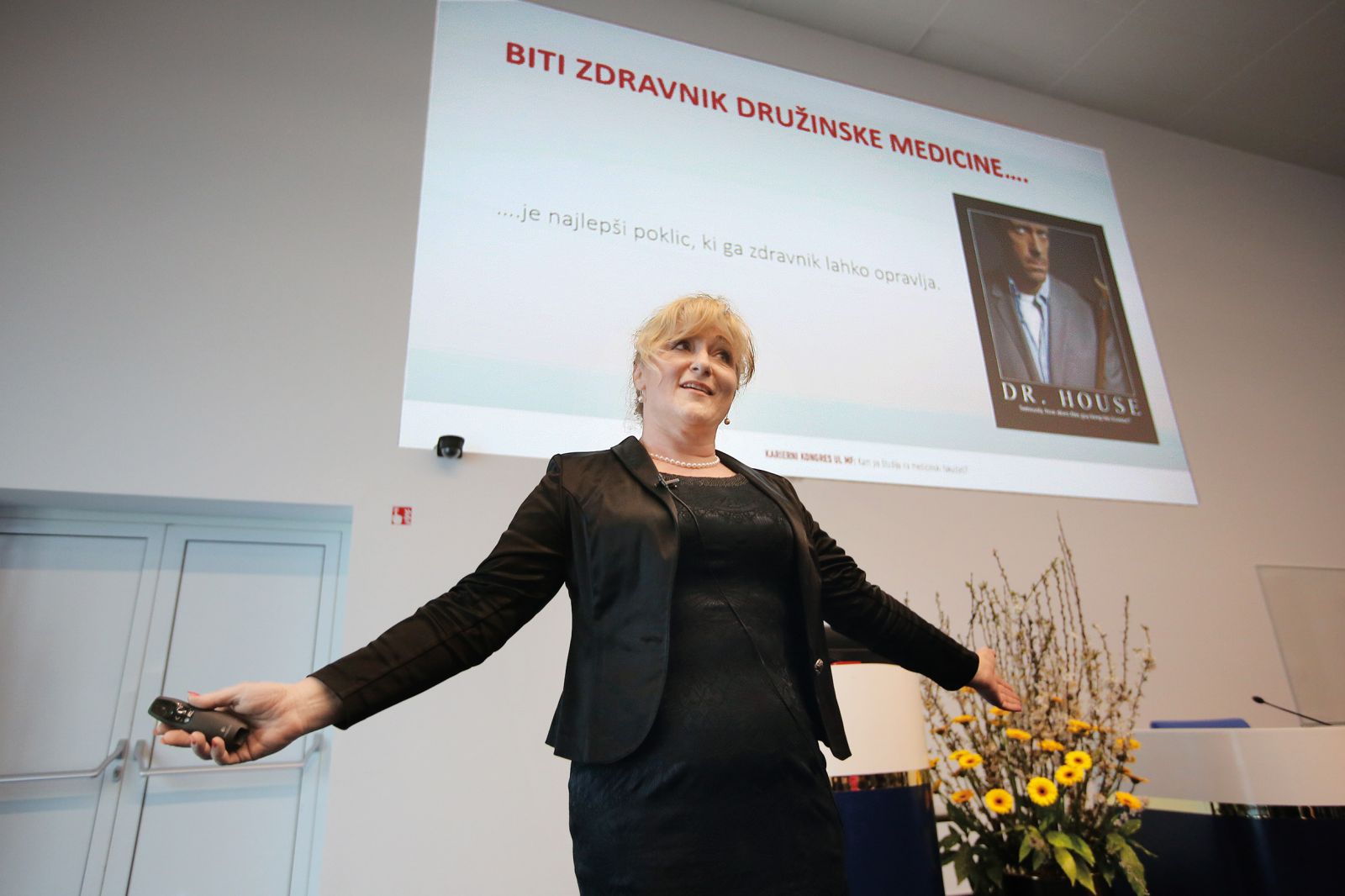 Fotografija je simbolična in je bila posneta na predavanju Kam po študiju na medicinski fakulteti na kongresu študentov medicine leta 2019