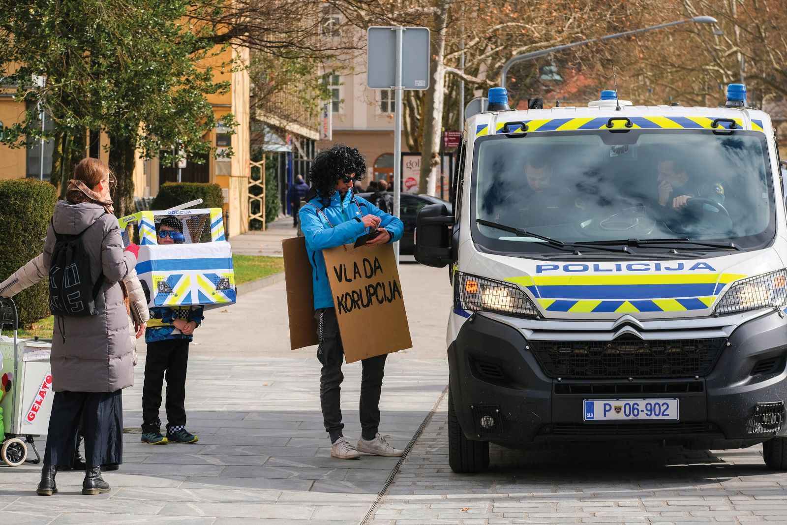 Policija popisuje pustne šeme ???!!!; LJ | Janez Zalaznik