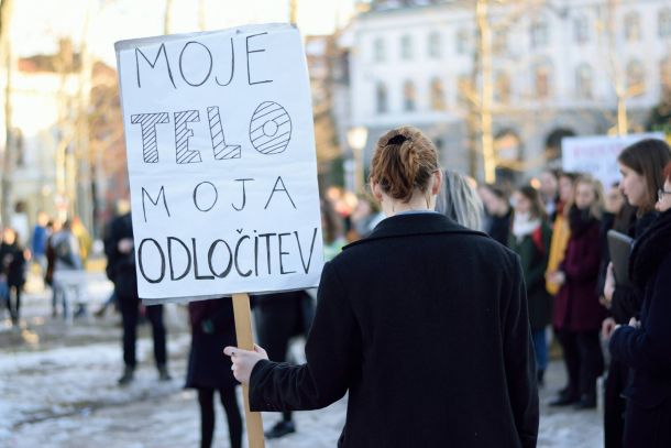 Zgovorni transparent s feminističnega manifesta, 8. marec 2018