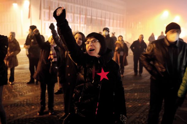 Svetlana Makarovič na silvestrski večer na petkovem protestu na Trgu republike v Ljubljani