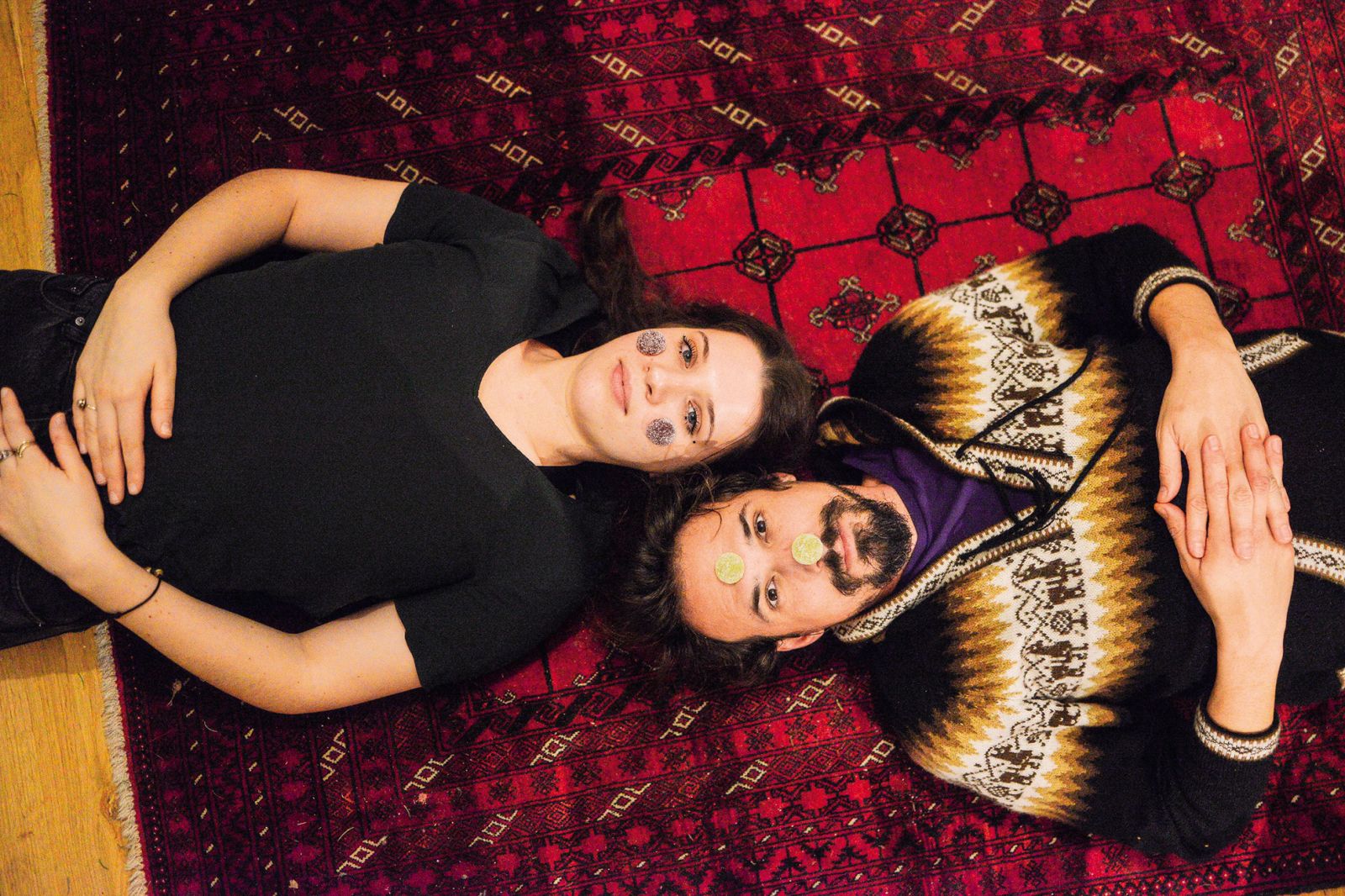 Prednovoletna bonbonjera s Karolino umetnino in Giraffe detectivom, Striparna Stripolis, LJ | Anže Buh