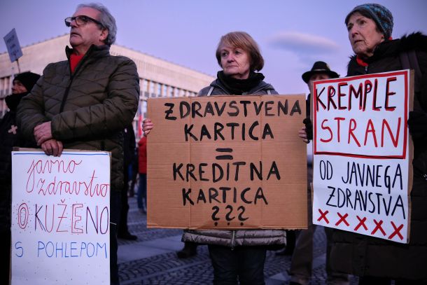 Prizor s torkove stavke pacientov na Trgu republike v Ljubljani