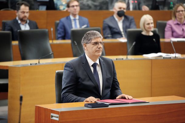 Boštjan Poklukar je 21. februarja letos še drugič prisegel kot minister za notranje zadeve. 