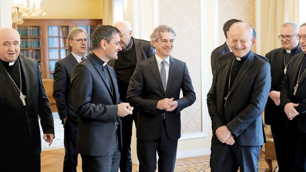 Predsednik vlade Robert Golob na srečanju s slovenskimi škofi 