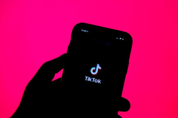 Britanske oblasti so v četrtek prepovedale uporabo aplikacije TikTok na vladnih napravah. Za podobno potezo so se odločili tudi na Novi Zelandiji, kjer bo kmalu prepovedana uporaba te aplikacije na vseh napravah z dostopom do omrežja parlamenta.