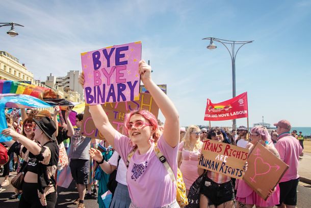 Trans parada v angleškem Brightonu 