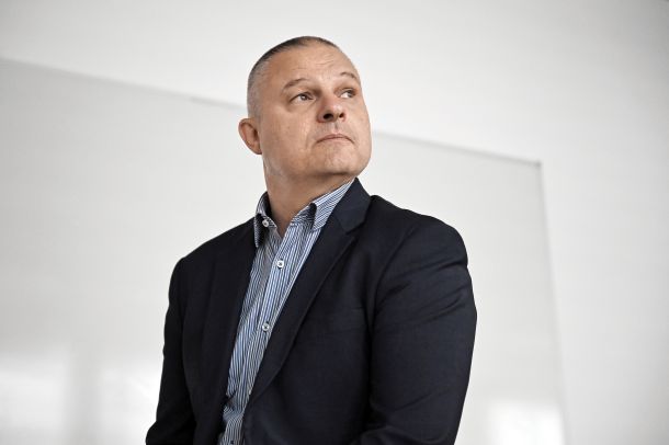 Darko Muženič, ki je opravljal naloge direktorja Nacionalnega preiskovalnega urada (NPU) kot vršilec dolžnosti, se je poravnal z državo.