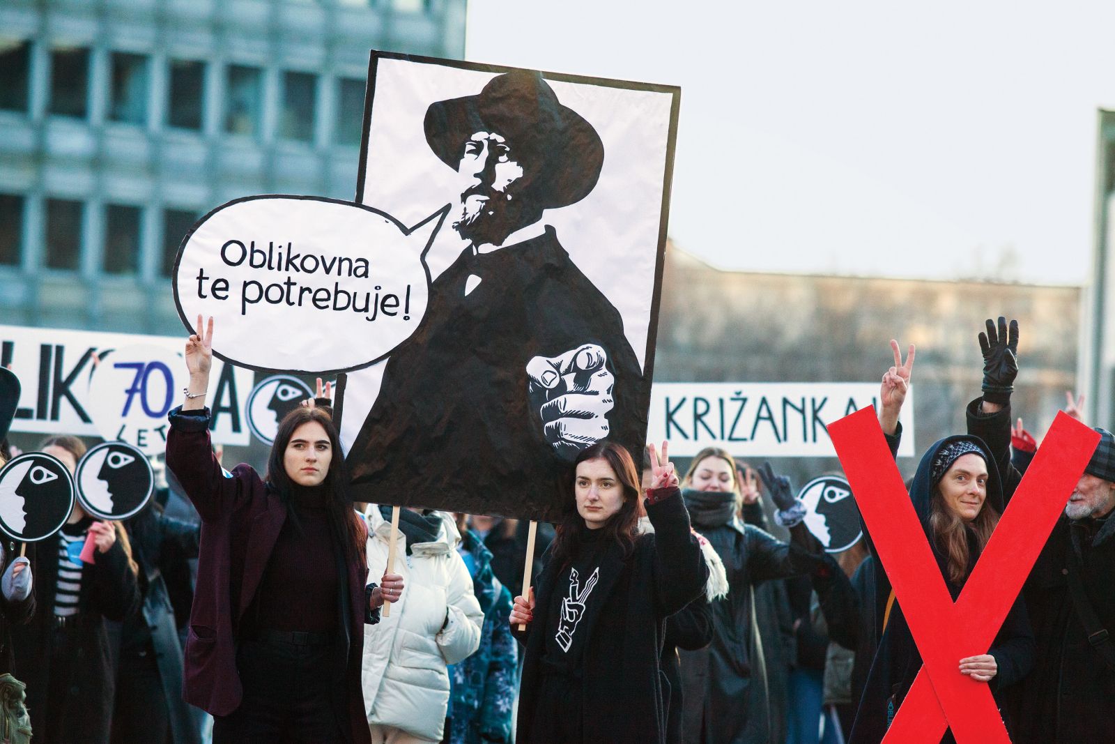 Januarja 2020 so dijaki in dijakinje Srednje šole za oblikovanje in fotografijo protestirali pred državnim zborom. Skupaj z njimi je na enem od transparentov protestiral tudi arhitekt Jože Plečnik