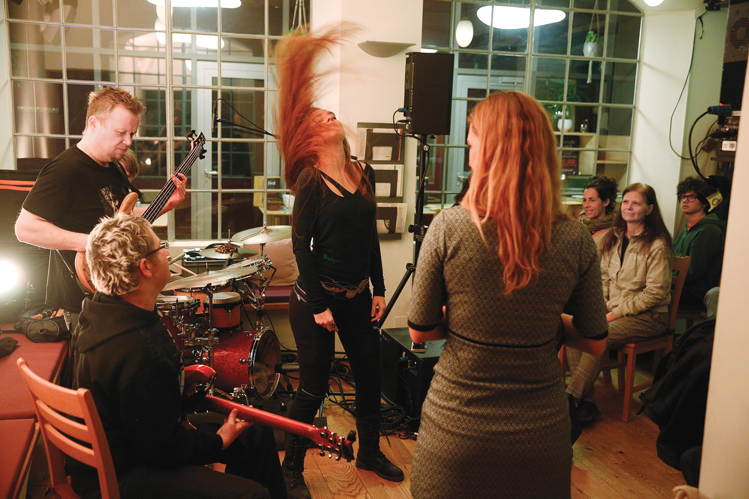 Maria Keck feat. Karavana Iluzij; Sozvočja sveta, Hostel celica, LJ | Borut Krajnc