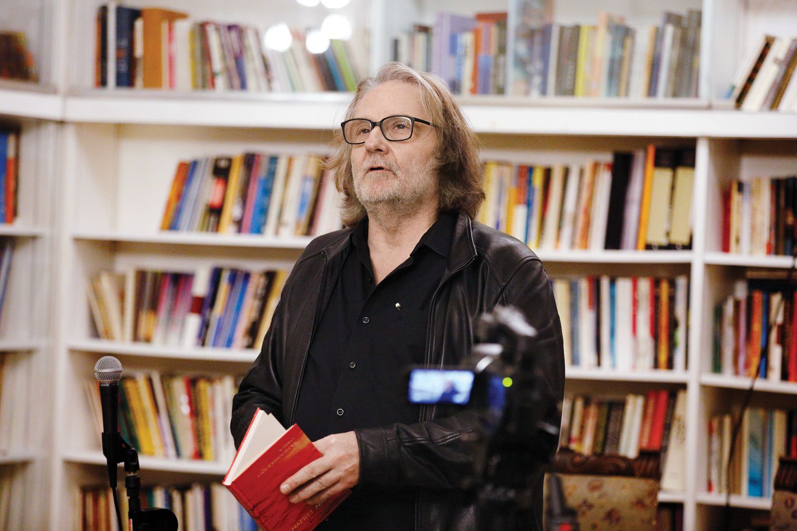 Vinko Möderndorfer: Naprej, naprej; branje nove poezije, Založba Litera, DSP, LJ | Borut Krajnc