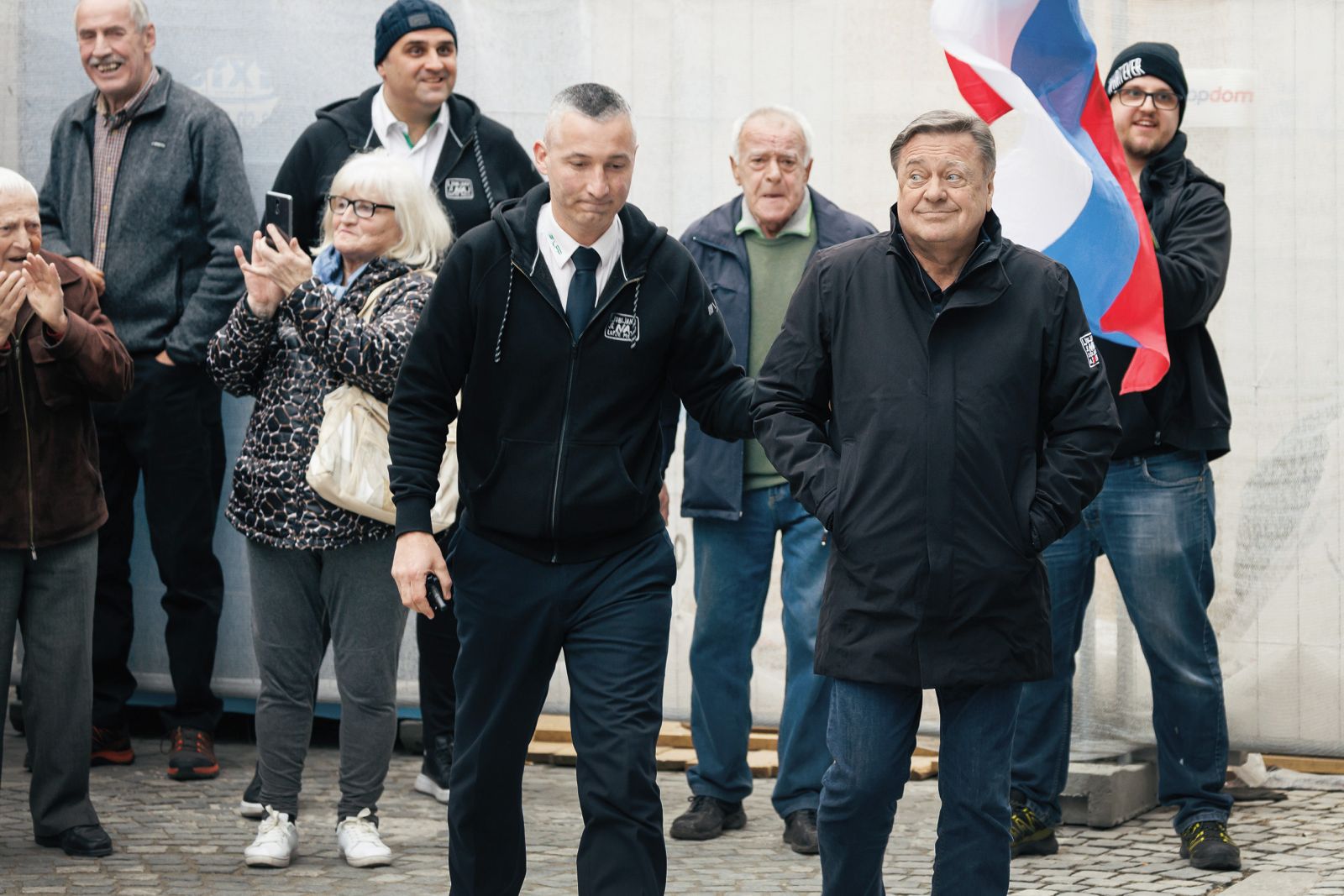 Župan Zoran Janković na protestu proti županu Zoranu Jankoviću pred Magistratom v Ljubljani | Luka Dakskobler