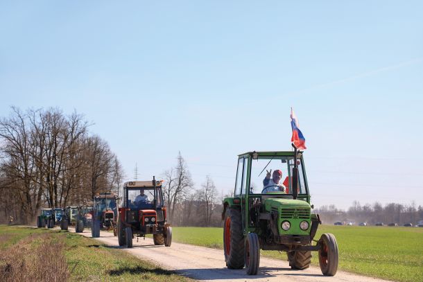 Traktorji na poti v Ljubljano
