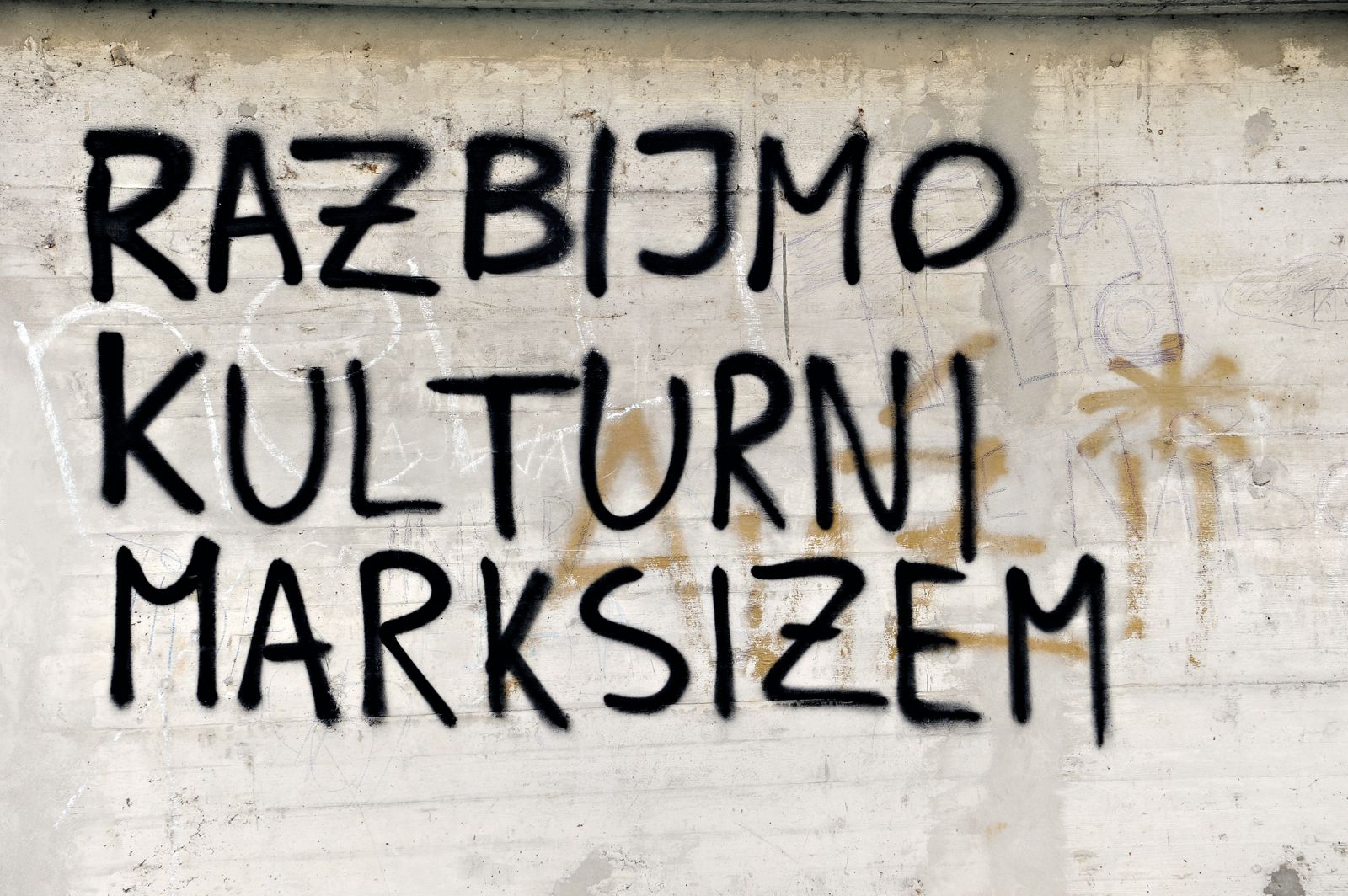 Samo eden od primerov, ki na javni površini svari pred domnevno ideologijo levice. Grafit v ljubljanski soseski BS3.